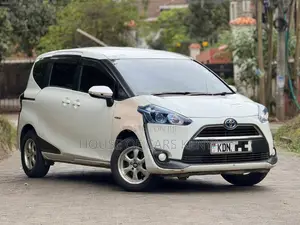Toyota Sienta 2017 White