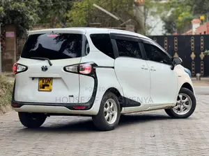 Toyota Sienta 2017 White