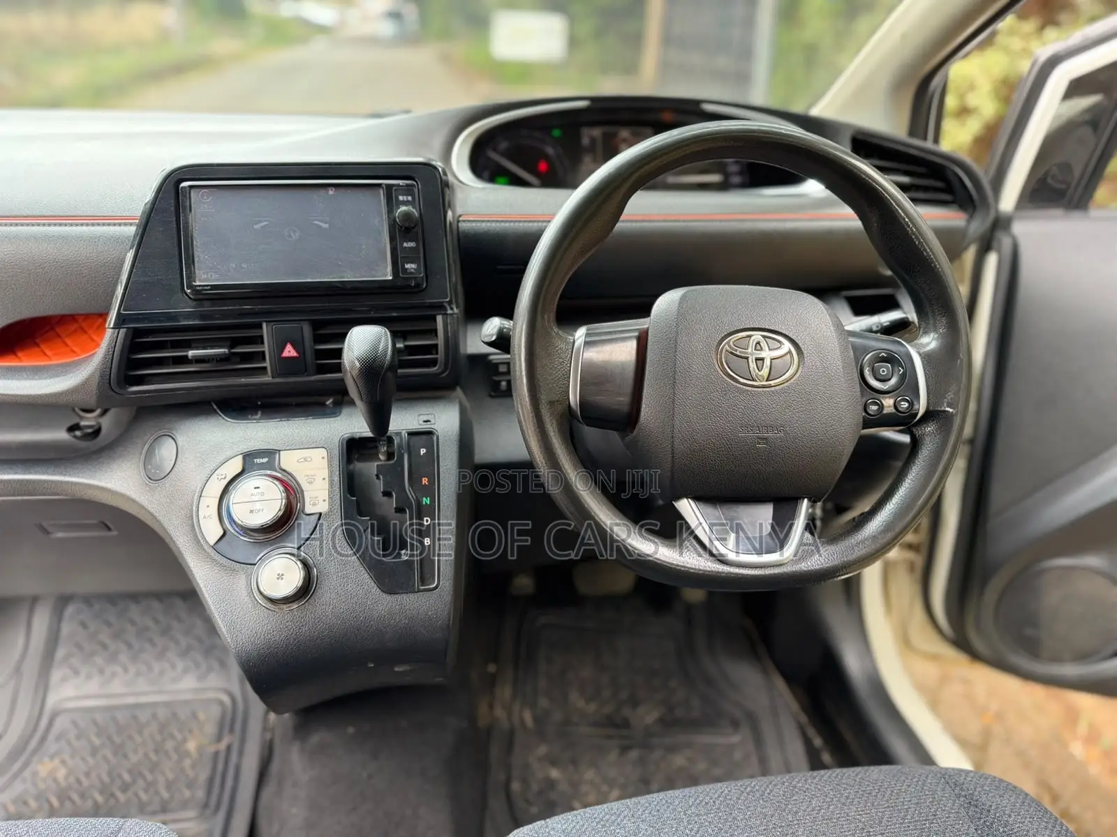 Toyota Sienta 2017 White