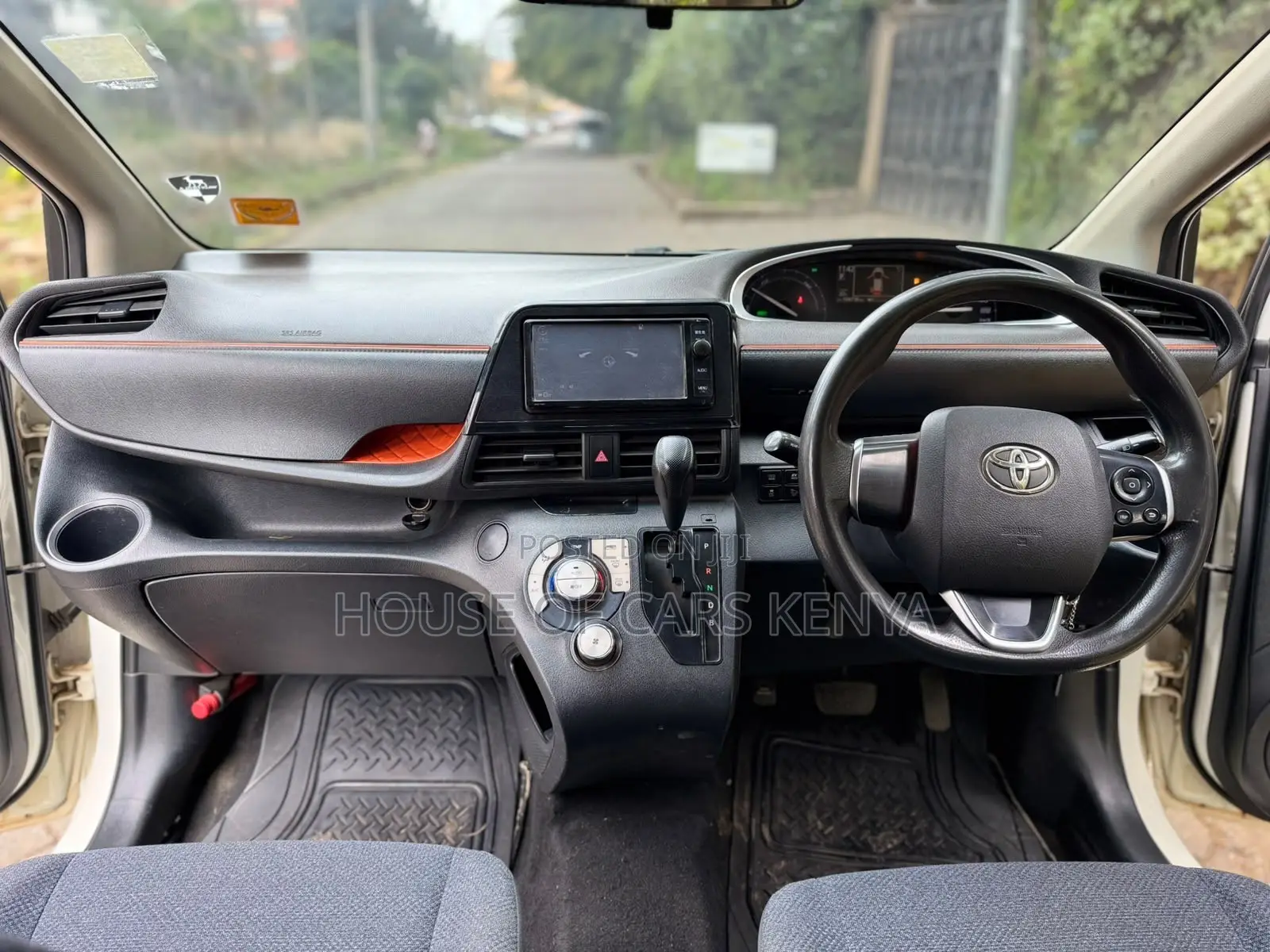 Toyota Sienta 2017 White