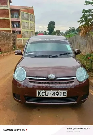 Toyota Sienta 1.5 FWD 2012 Maroon