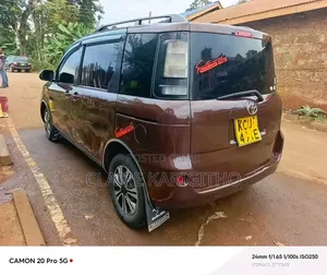 Toyota Sienta 1.5 FWD 2012 Maroon