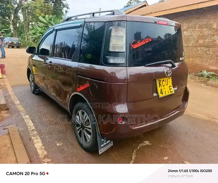 Toyota Sienta 1.5 FWD 2012 Maroon