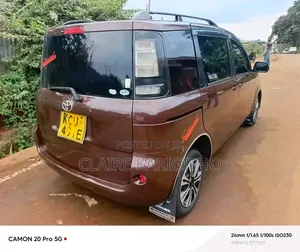 Toyota Sienta 1.5 FWD 2012 Maroon