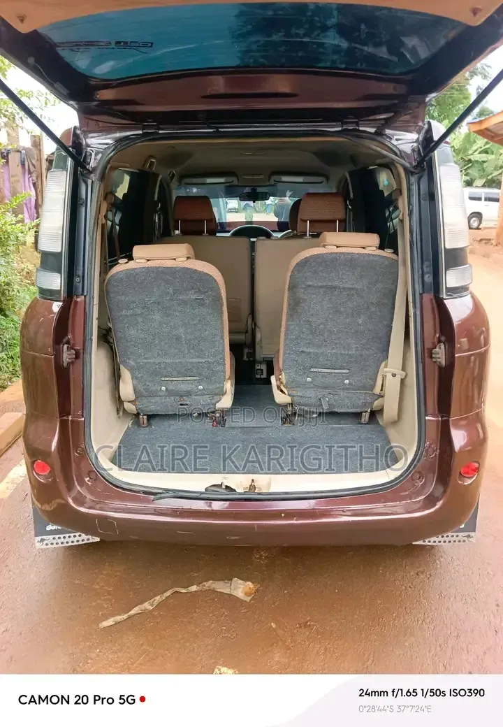 Toyota Sienta 1.5 FWD 2012 Maroon