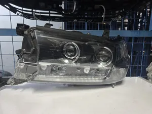 Toyota V8 Xenon Headlight Number 48