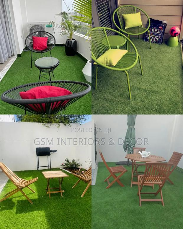 Artificial Green Grass Carpets With With Balcony Round Seats