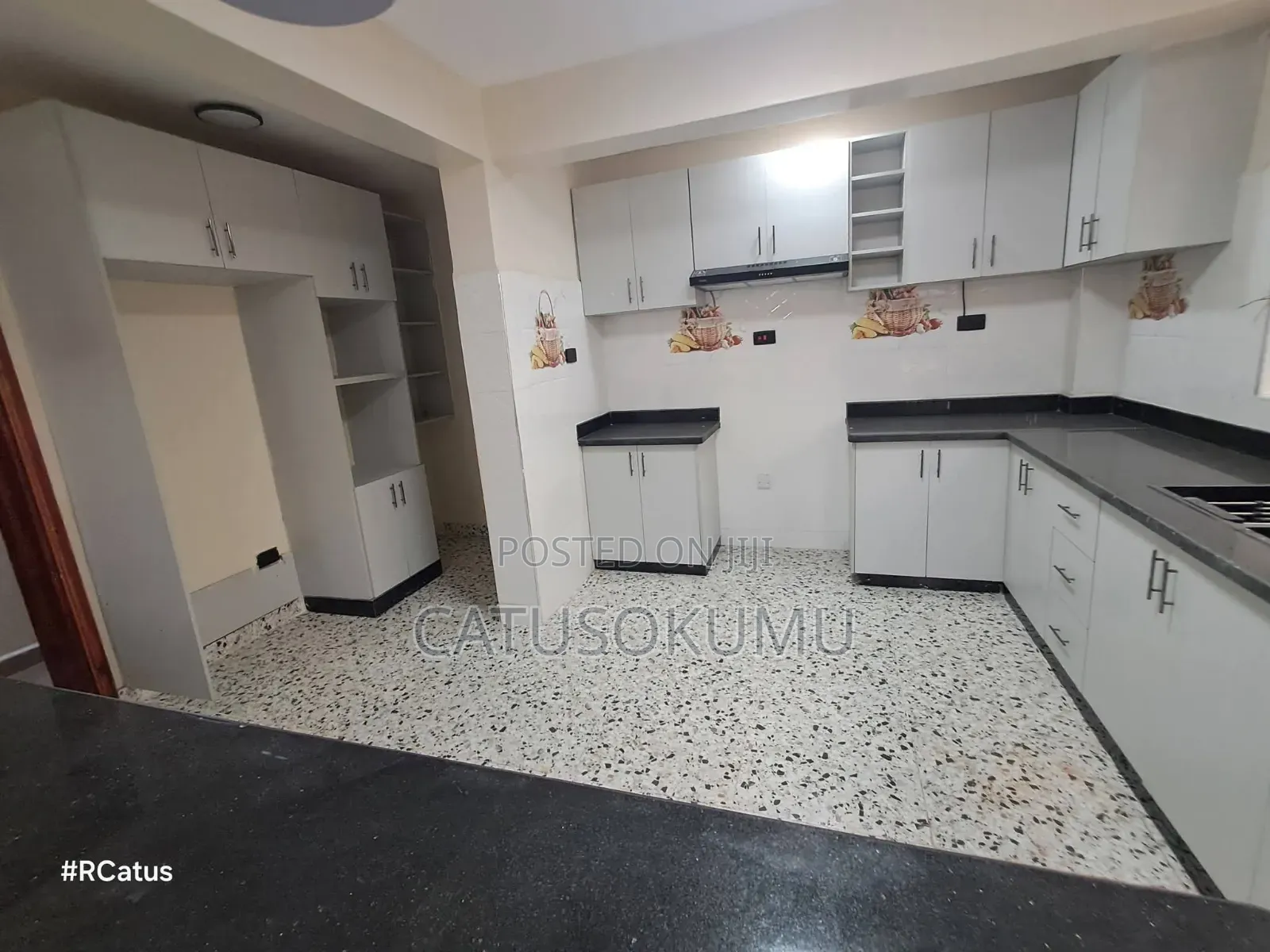 5bdrm Maisonette in Syokimau, Gateway Mall Area for rent