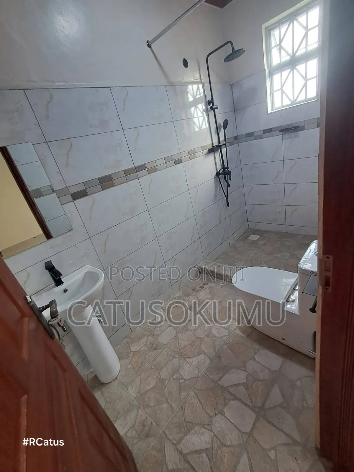 5bdrm Maisonette in Syokimau, Gateway Mall Area for rent