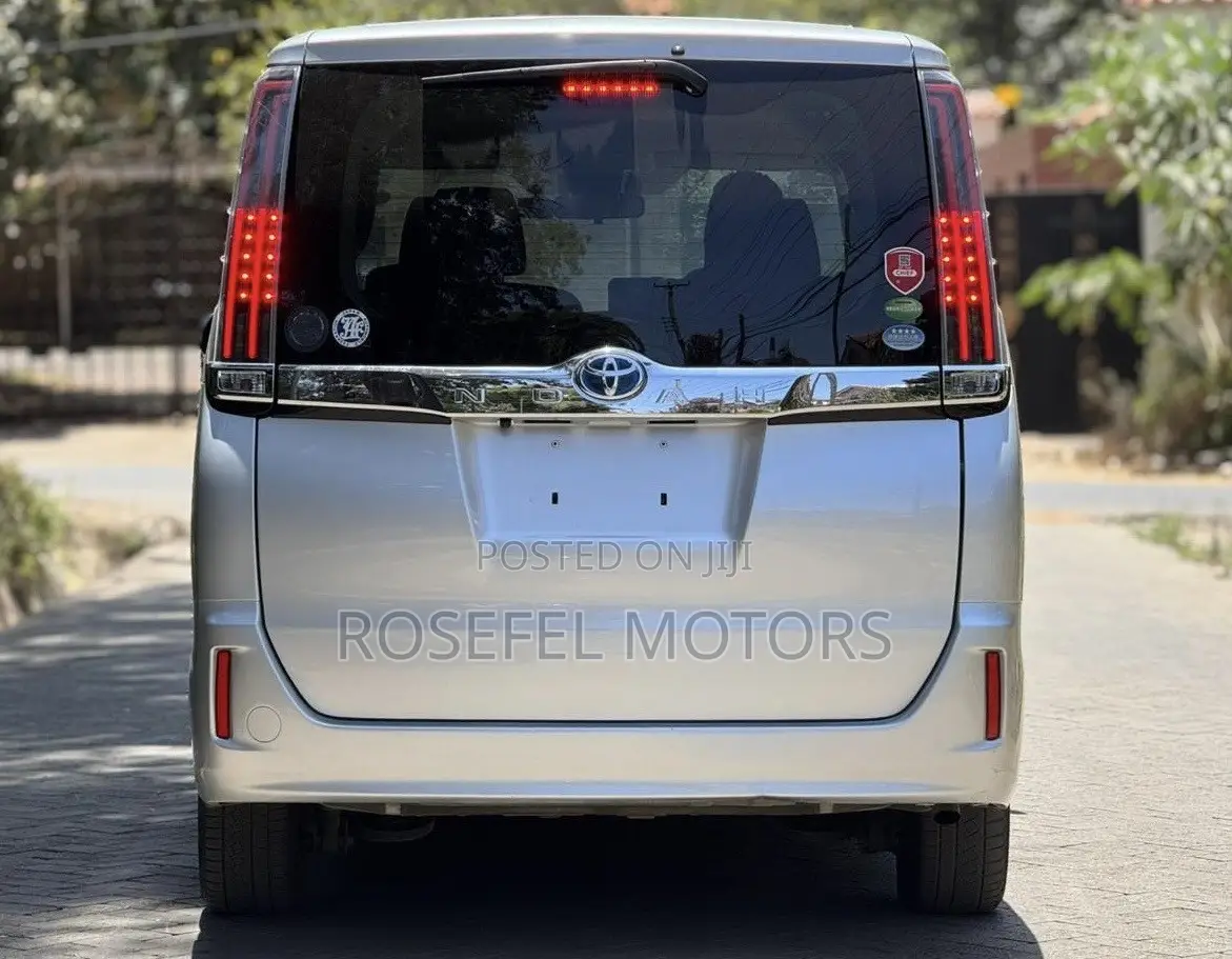 Toyota Noah 2019 Silver