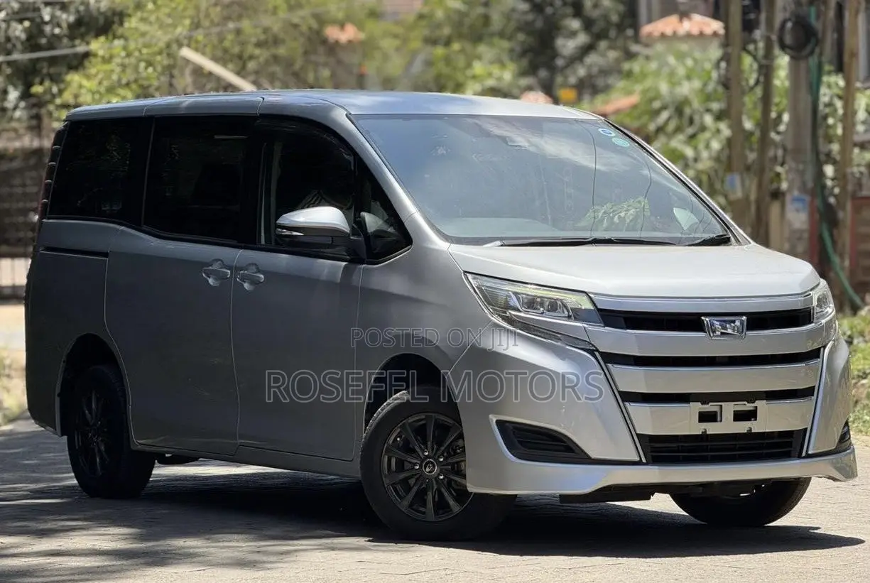 Toyota Noah 2019 Silver