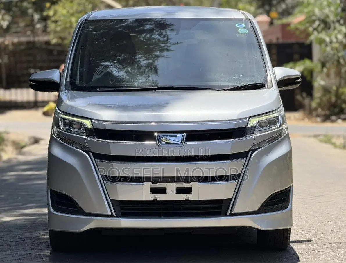 Toyota Noah 2019 Silver