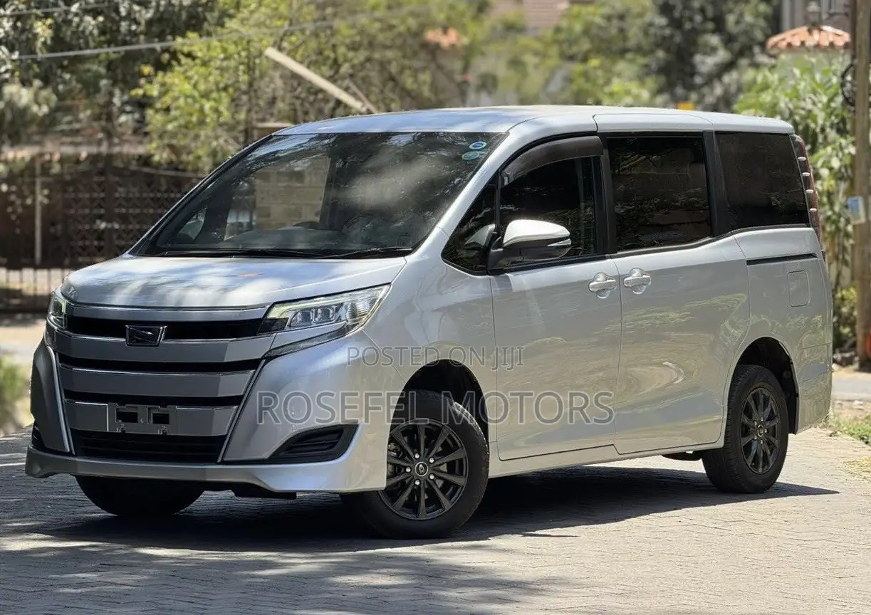 Toyota Noah 2019 Silver