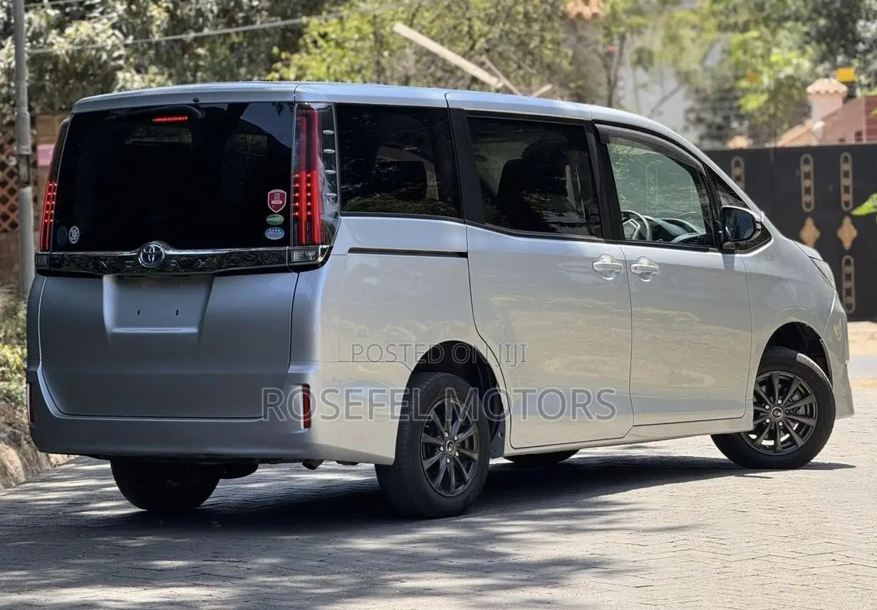 Toyota Noah 2019 Silver
