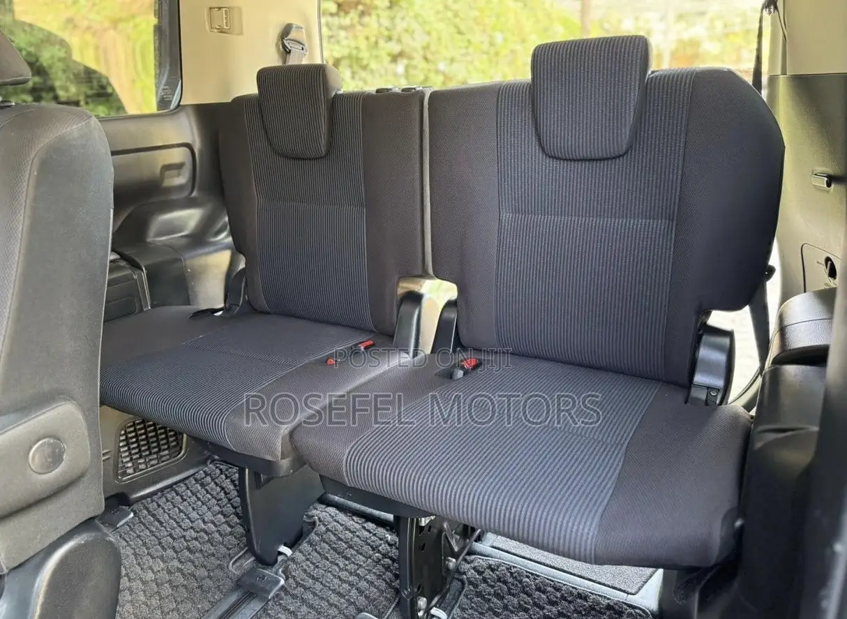 Toyota Noah 2019 Silver