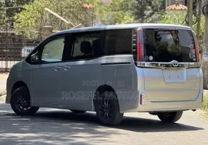 Toyota Noah 2019 Silver