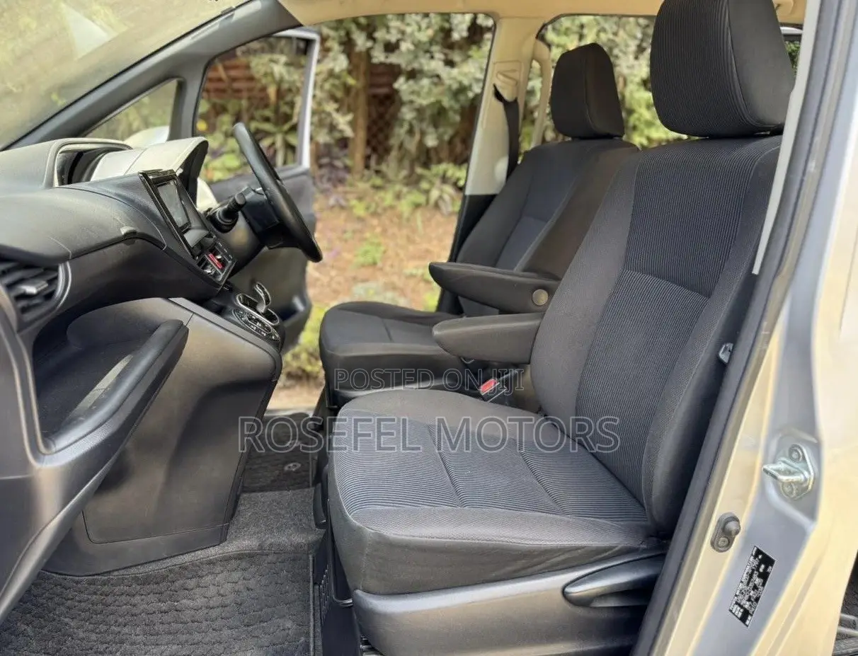 Toyota Noah 2019 Silver