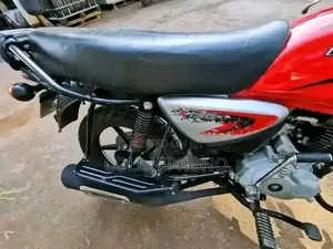Bajaj Boxer 150 UG 2025 Red
