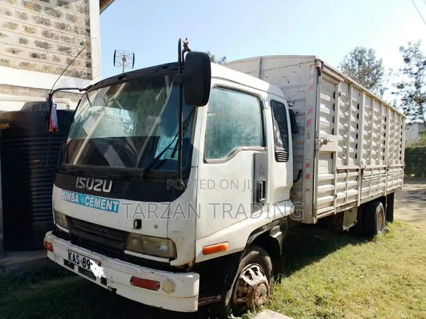 Intact Isuzu FRR Needs Batteries - main view