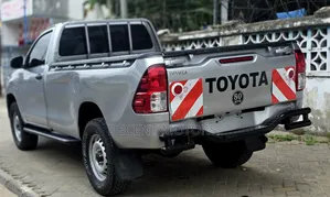 Toyota Hilux Revo Double Cab Deisel 2.4 RWD 2022 Black