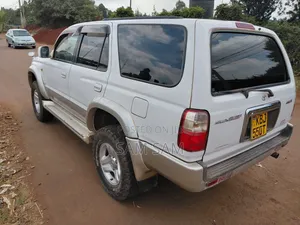 Toyota Hilux Surf 2.7 SSR 2002 White