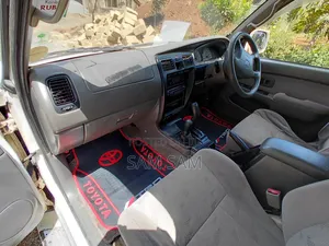 Toyota Hilux Surf 2.7 SSR 2002 White