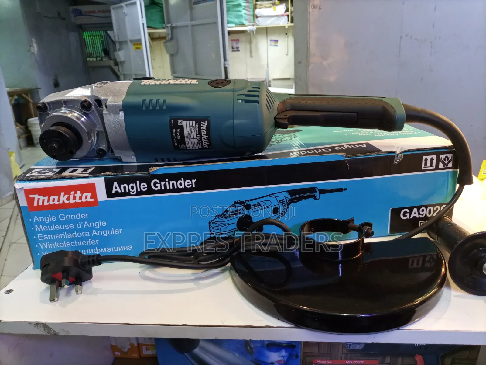 Makita 9",2600 W Angle Grinder