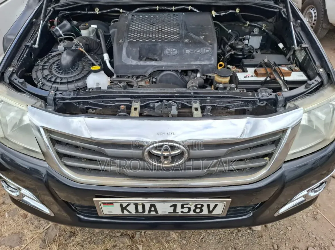 Toyota Hilux 2013 Black