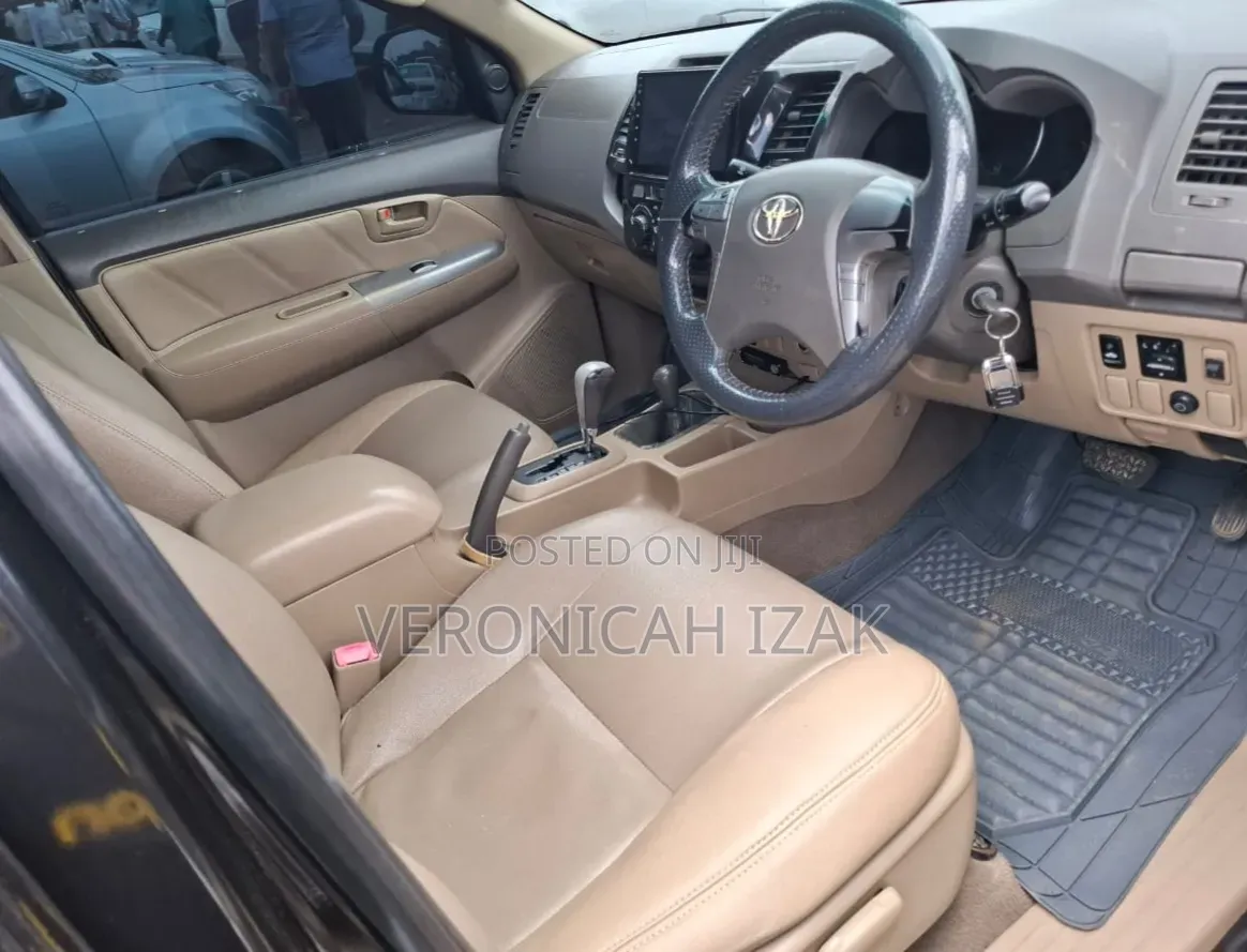 Toyota Hilux 2013 Black