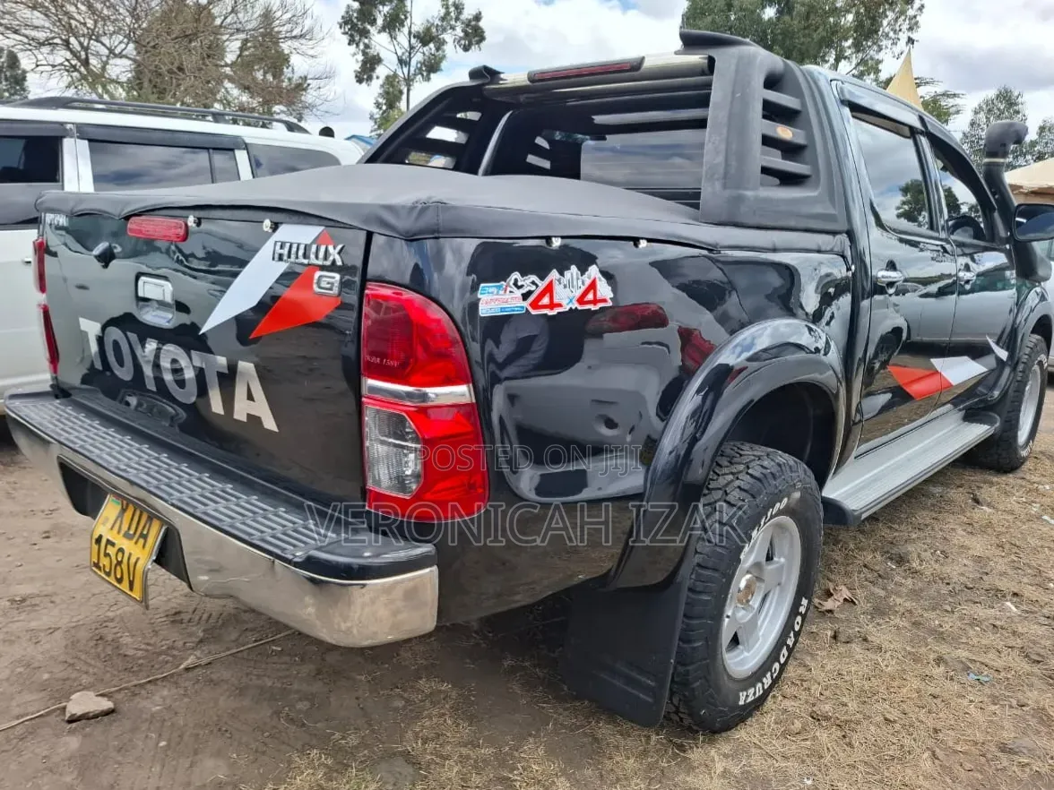 Toyota Hilux 2013 Black