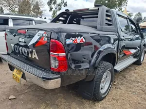 Toyota Hilux 2013 Black