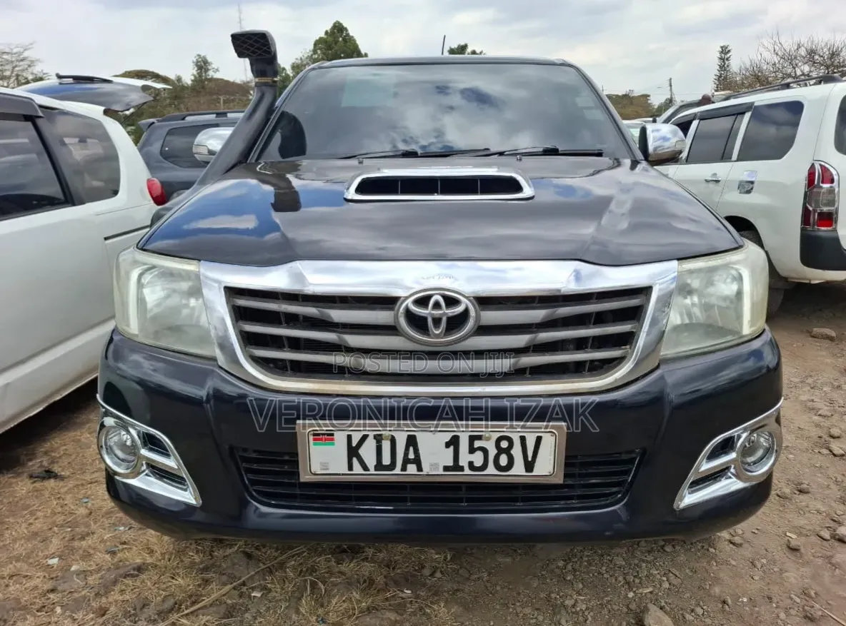 Toyota Hilux 2013 Black