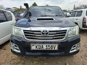 Toyota Hilux 2013 Black