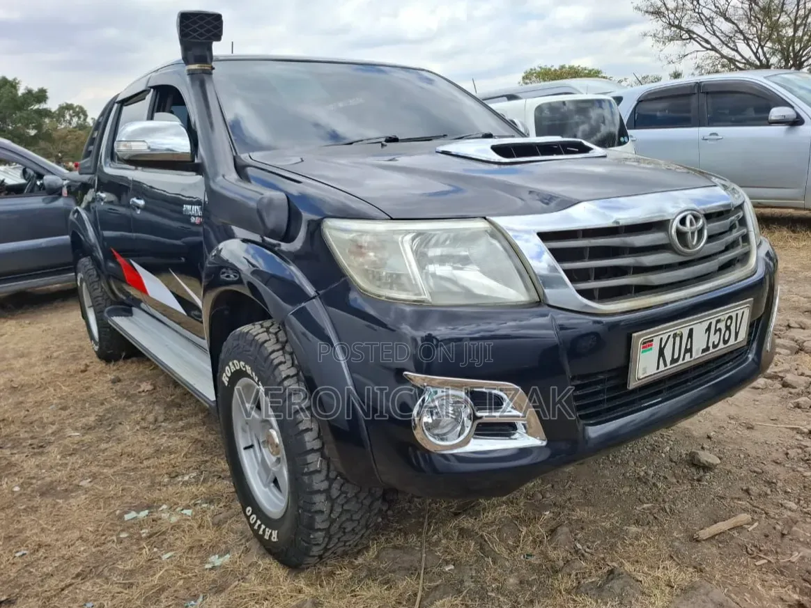 Toyota Hilux 2013 Black
