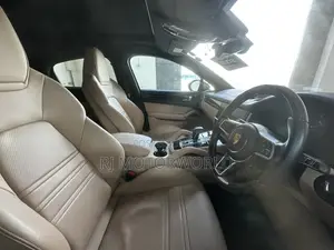 Porsche Cayenne Base AWD 2020 Gray