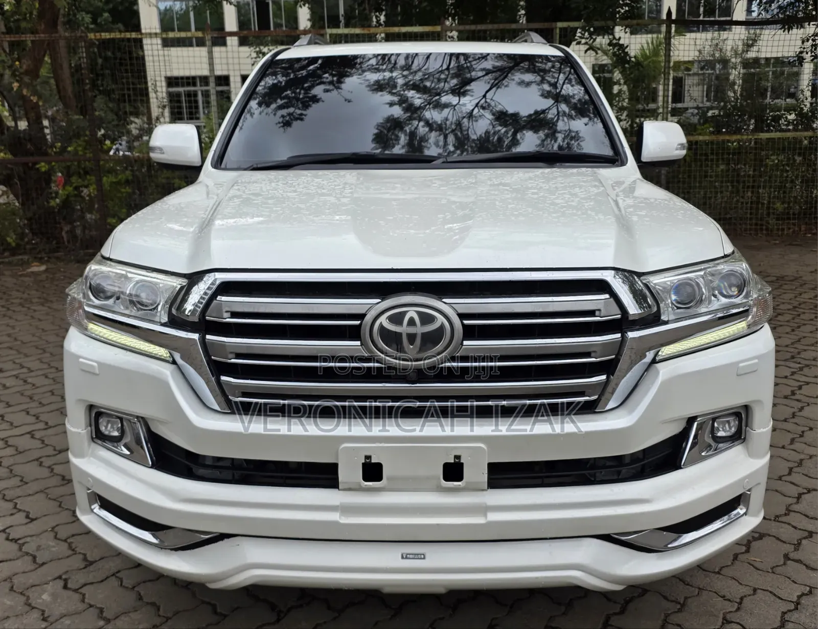 Toyota Land Cruiser 2017 White