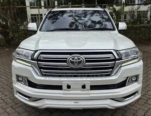 Toyota Land Cruiser 2017 White