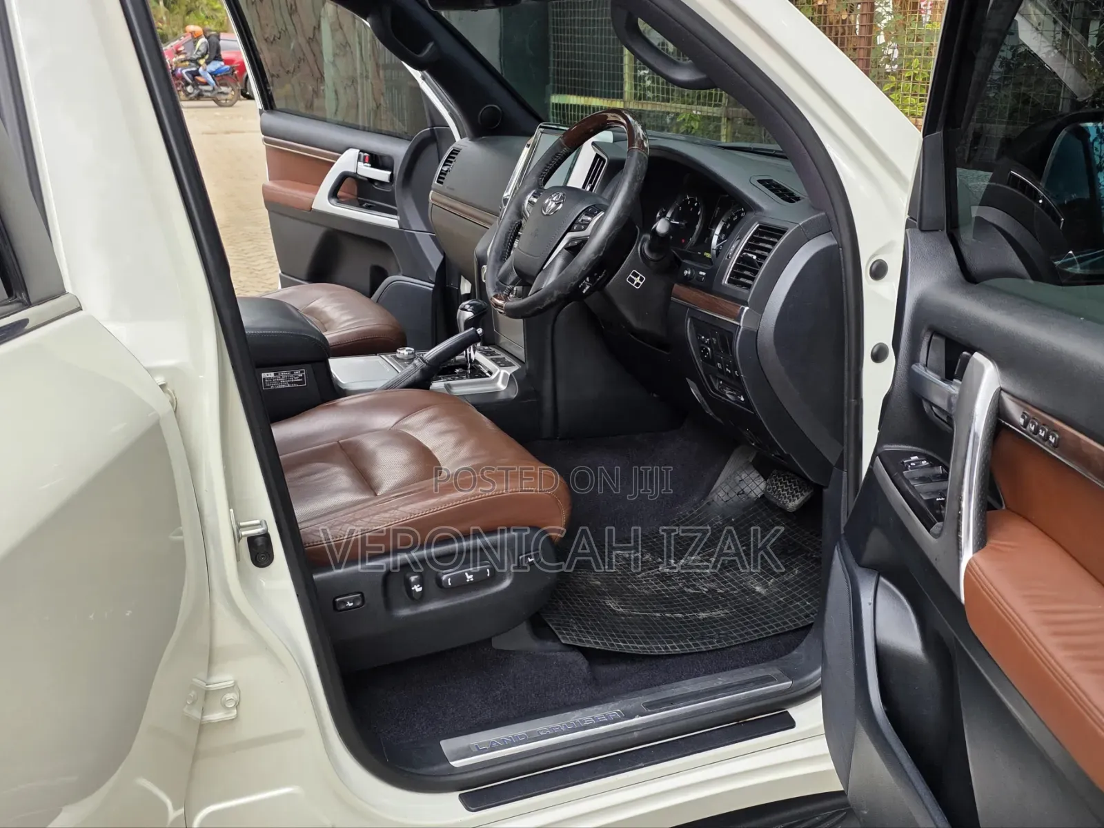 Toyota Land Cruiser 2017 White