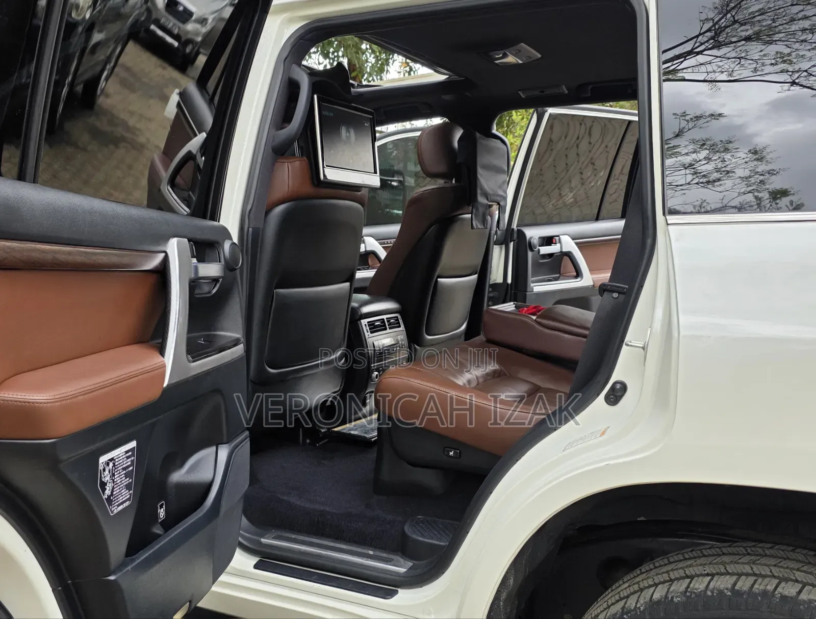 Toyota Land Cruiser 2017 White