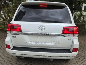Toyota Land Cruiser 2017 White