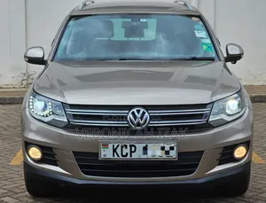 Volkswagen Tiguan 2012 Gold