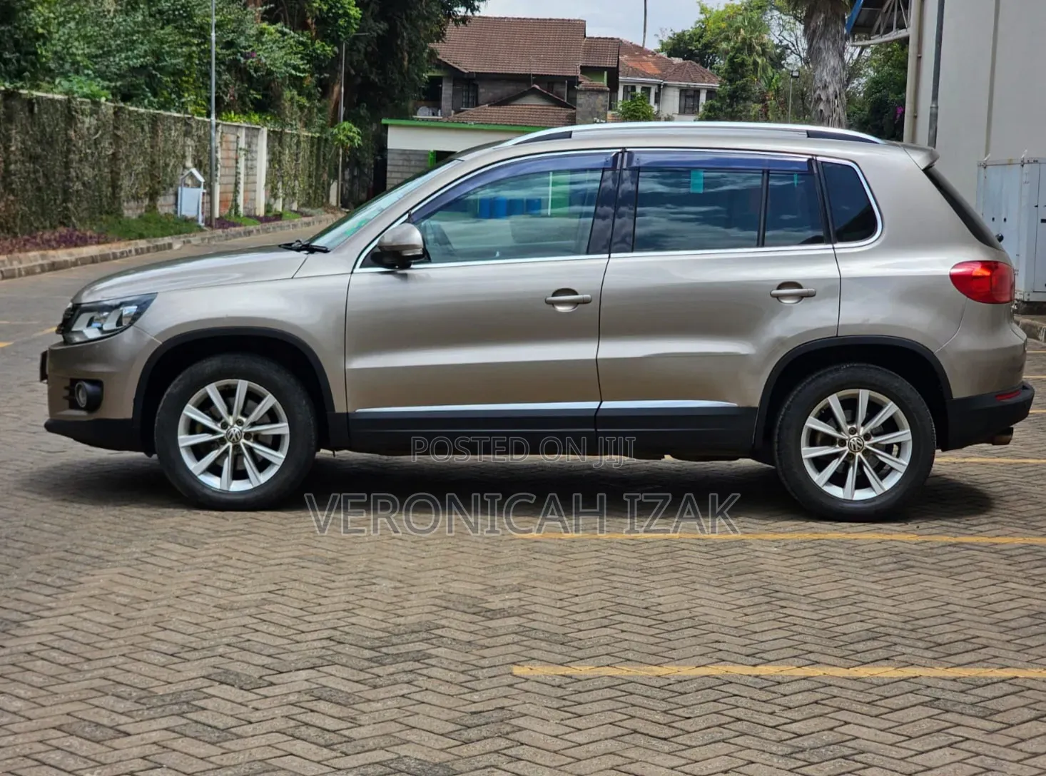 Volkswagen Tiguan 2012 Gold