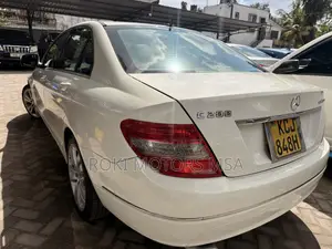 Mercedes-Benz C200 2009 Pearl