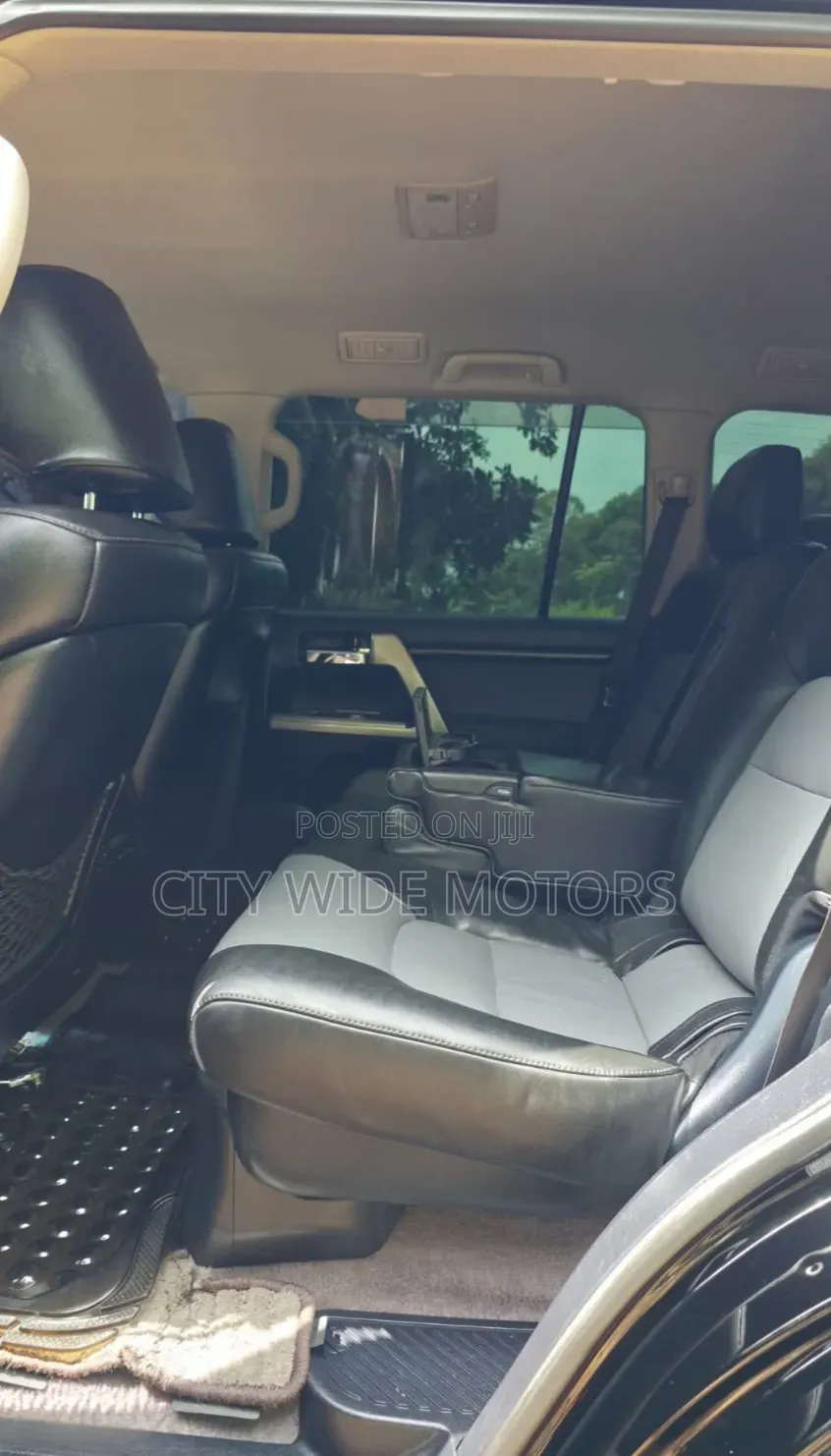 Toyota Land Cruiser 2012 Black