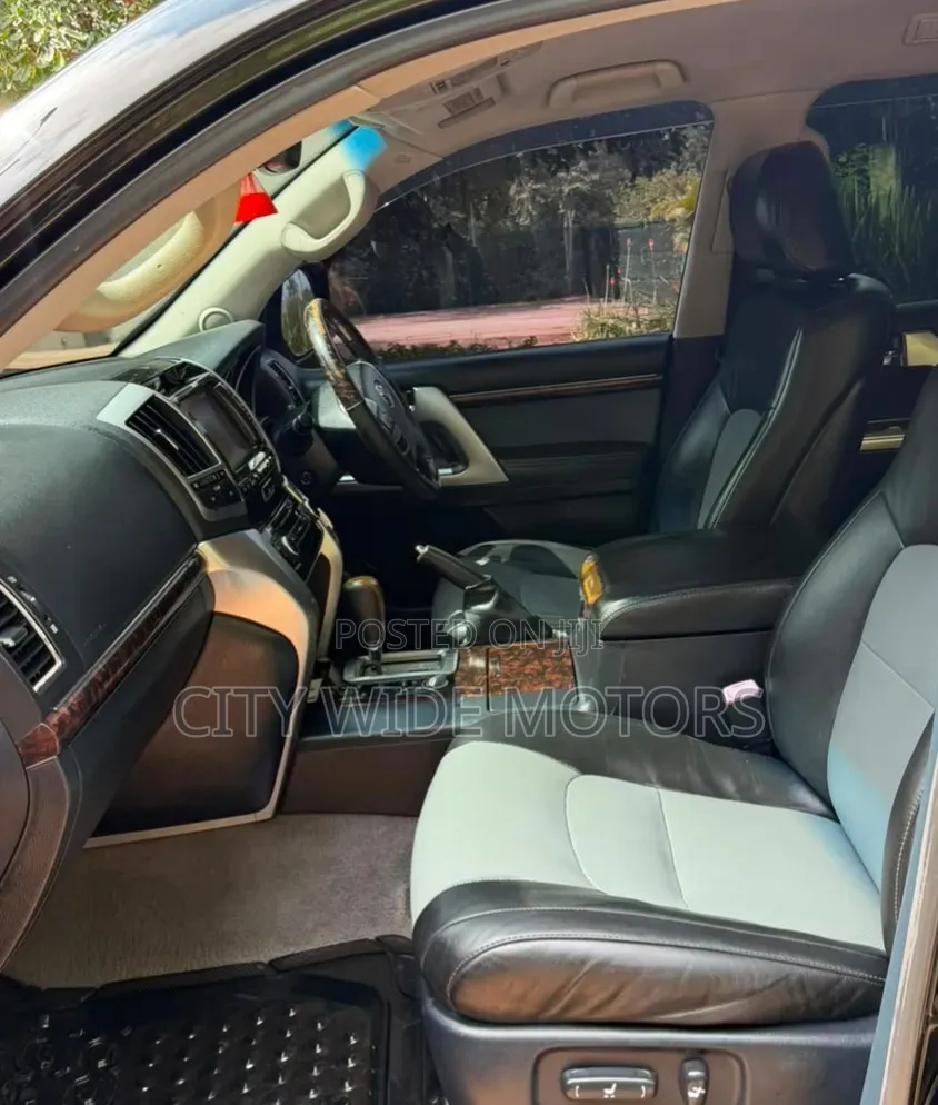 Toyota Land Cruiser 2012 Black