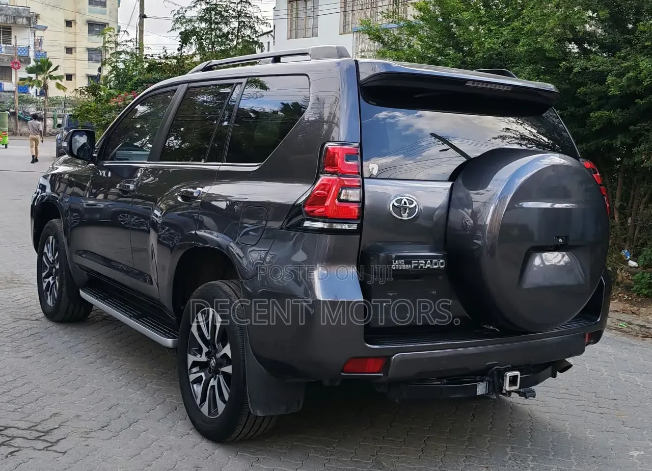 Toyota Land Cruiser Prado 2.8 2021 Gray