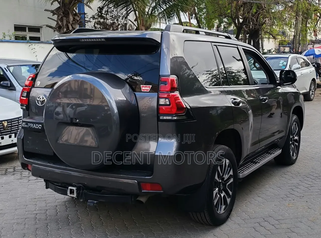 Toyota Land Cruiser Prado 2.8 2021 Gray