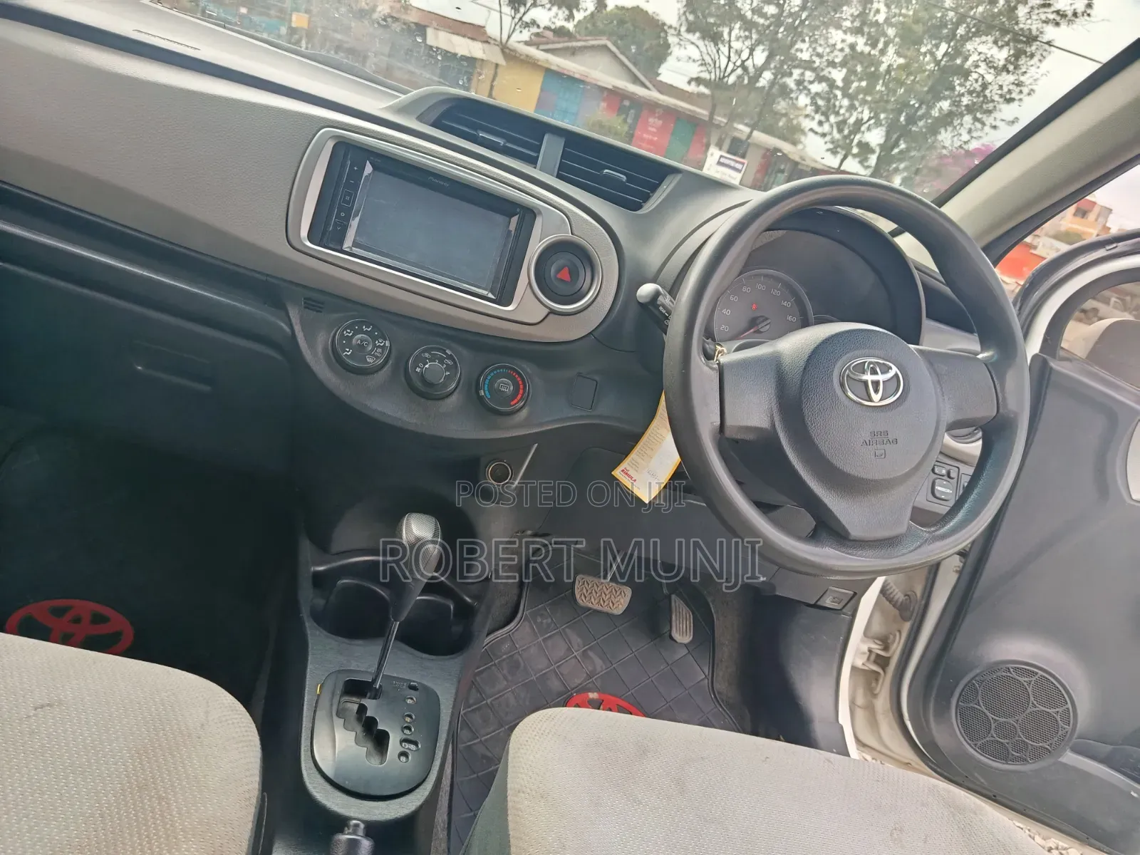 Toyota Vitz 2014 White