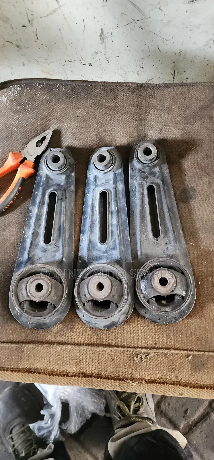NissanSerena Lower Gearbox Mounting