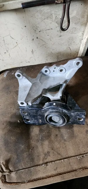 Nissan Serena 2010 -2014 Engine Mounting